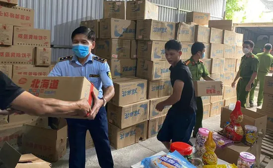 Triệt phá cơ sở sản xuất bánh gạo giả mạo xuất xứ