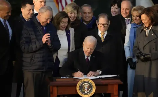 Tổng thống Mỹ Biden ký thành luật bảo vệ hôn nhân đồng giới