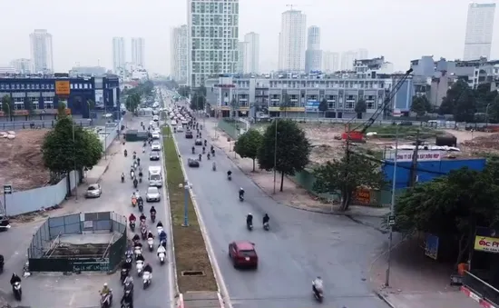 Đi lại khó khăn do dự án thi công dở dang