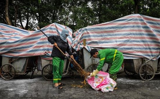 Hà Nội: Thu nhập sụt giảm, nhiều công nhân môi trường xin nghỉ việc