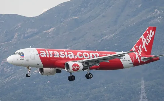 Máy bay của hãng hàng không AirAsia phải hạ cánh khẩn cấp do có rắn