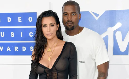 Liên tục "quấy rối" Kim Kardashian, Kanye West lên tiếng xin lỗi