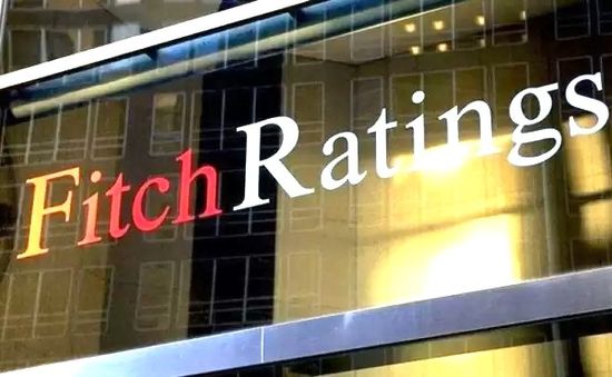 Fitch hạ xếp hạng của Ukraine, tín dụng trái phiếu Nga xuống mức “vô giá trị”