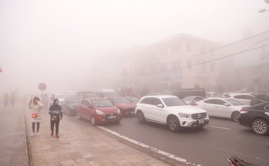 Hàng chục nghìn du khách tới Sa Pa, khách sạn kín phòng