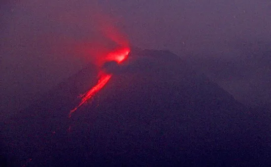 Núi lửa Merapi ở Indonesia phun trào, hàng trăm cư dân sơ tán khẩn cấp