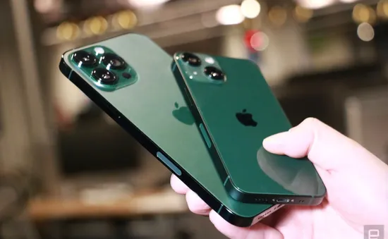 Trên tay iPhone 13 và iPhone 13 Pro phiên bản màu xanh lá