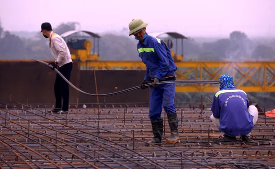 Nhà thầu trong cơn “bão giá” vật liệu