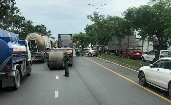 Mối nguy từ xe chở cuộn thép không chằng buộc an toàn