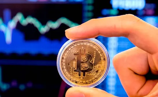 Bitcoin rơi tự do, thị trường tiền điện tử “rực lửa”