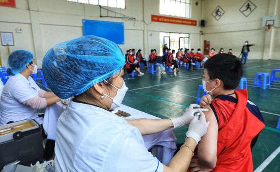 Không nên cho trẻ vận động mạnh sau tiêm vaccine ngừa COVID-19 3 ngày