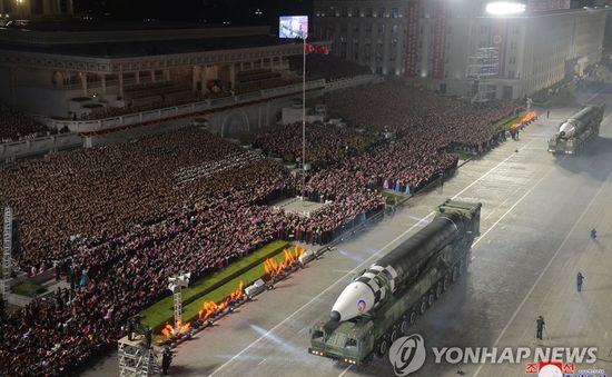 Triều Tiên phô diễn nhiều vũ khí chiến lược trong lễ duyệt binh