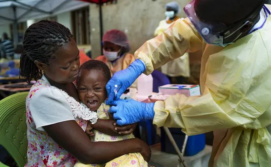 Congo bắt đầu tiêm vaccine Ebola ngăn chặn dịch bùng phát