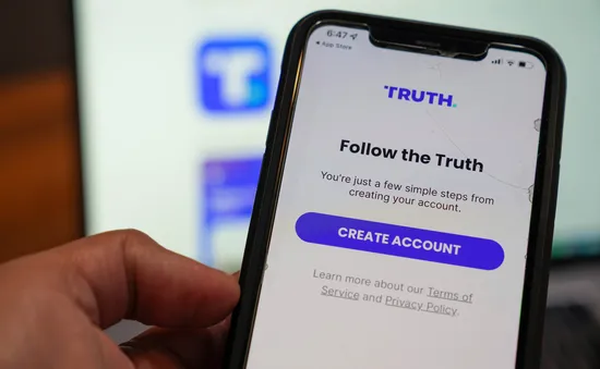 Lượt tải mạng xã hội Truth Social của ông Trump vượt TikTok và Twitter trên App Store