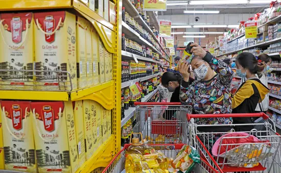 Siêu thị khuyến mãi giảm áp lực tăng giá