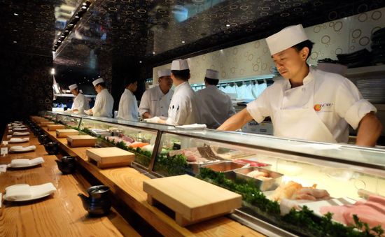 Nhà hàng Nhật Bản trước áp lực tăng giá