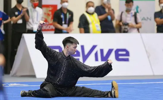 VĐV wushu Nguyễn Văn Phương gặp chấn thương khi đang thi đấu