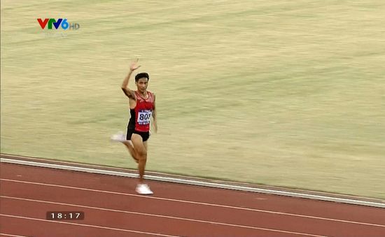 Bứt tốc kinh hoàng bỏ xa đối thủ, Nguyễn Văn Lai giành HCV SEA Games 10.000m