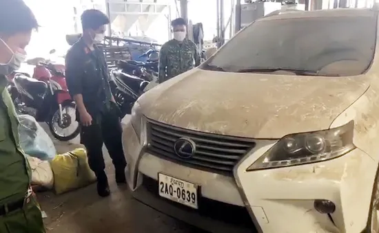 Tạm giữ siêu xe Lexus biển Campuchia nghi nhập lậu trị giá 3 tỷ đồng