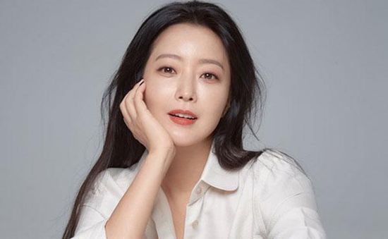 Kim Hee Sun trở lại màn ảnh rộng sau 19 năm vắng bóng