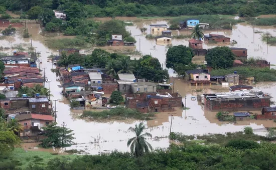 Số nạn nhân tử vong do bão ở Brazil tăng lên ít nhất 100 người