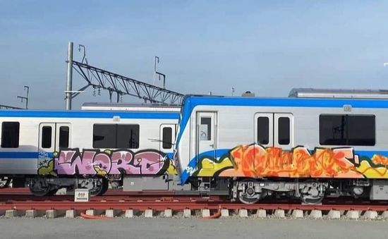 Vẽ Graffiti lên metro ở TP Hồ Chí Minh: Nghệ thuật hay phá hoại?