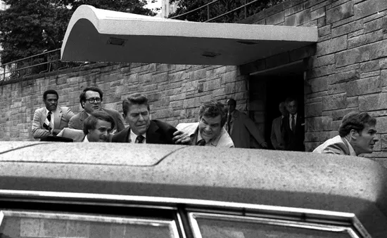 John Hinckley được trả tự do hoàn toàn 41 năm sau vụ ám sát hụt Tổng thống Mỹ Ronald Reagan