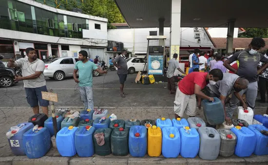 Sri Lanka cạn kiệt nhiên liệu do các chuyến hàng bị hoãn vô thời hạn