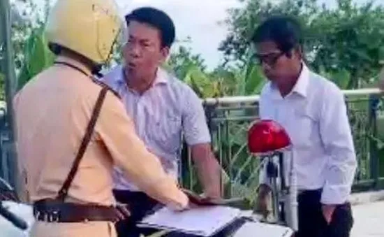 Đà Nẵng: Khởi tố 2 đối tượng xúc phạm, lăng mạ lực lượng công an
