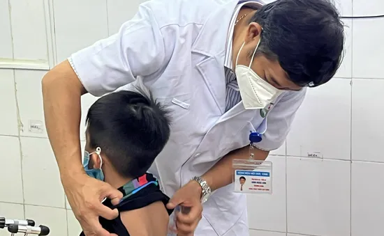 Trẻ bị gù vẹo cột sống không được phát hiện kịp thời