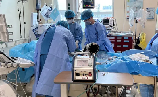 Báo động đỏ liên viện kết hợp kỹ thuật ECMO, hạ thân nhiệt cứu sản phụ bị ngưng tim