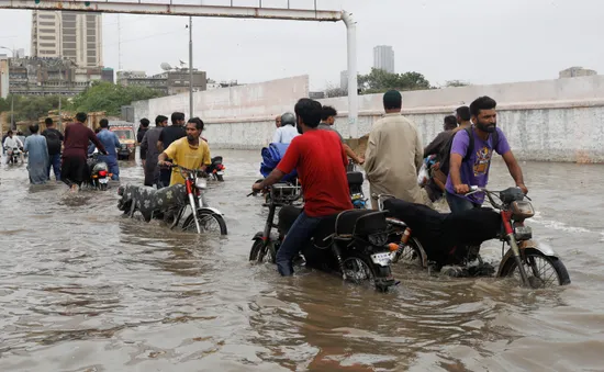 Lũ lụt nghiêm trọng tại Pakistan đẩy hàng trăm người vào cảnh vô gia cư