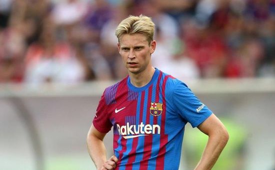 Barcelona gặp rắc rối với De Jong