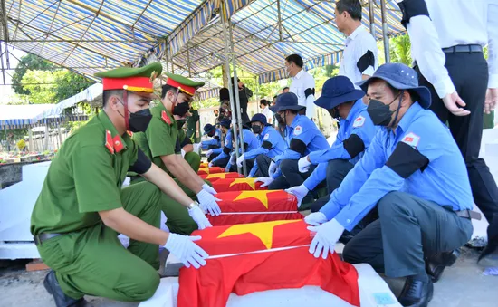 Truy điệu, an táng 20 hài cốt liệt sĩ quân tình nguyện, chuyên gia Việt Nam hy sinh tại Campuchia