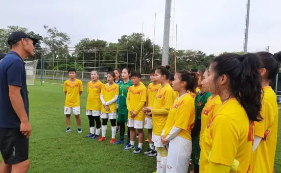 ĐT nữ U18 Việt Nam tập nhẹ sau trận thắng Indonesia