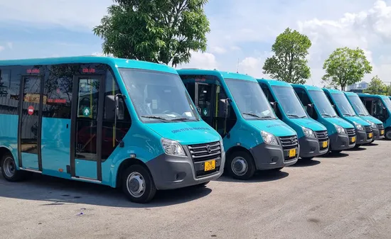 Xe bus nhỏ kết nối đường sắt đô thị: Nhiều du khách đánh giá cao tính tiện lợi