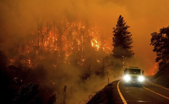 Cháy rừng bùng phát nhanh ở Bắc California, hàng nghìn cư dân phải sơ tán