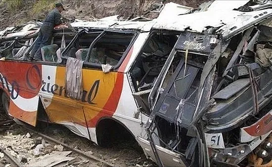 Tai nạn thảm khốc tại Philippines, ít nhất 8 người thiệt mạng