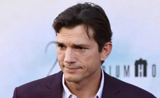 Ashton Kutcher mắc bệnh viêm mạch máu, bị ảnh hưởng khả năng nghe, nhìn và đi lại