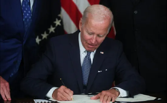 Tổng thống Mỹ Biden ký dự luật về khí hậu, chăm sóc sức khỏe và thuế trị giá 430 tỷ USD