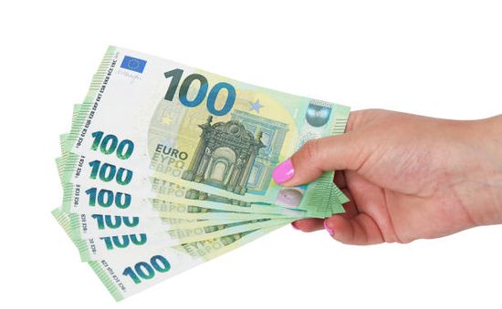 ECB bắn tín hiệu tiếp tục tăng lãi suất