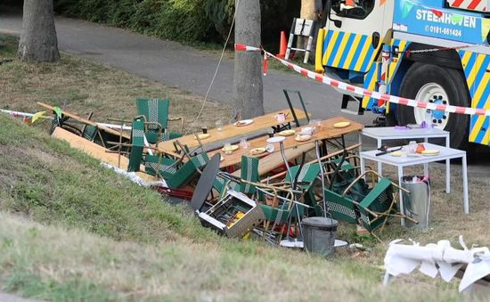 6 người thiệt mạng sau khi xe tải lao vào khu tiệc nướng ở Hà Lan