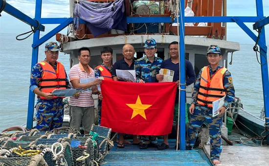 Hải đoàn 18 BĐBP tổ chức tuyên truyền, phổ biến, giáo dục pháp luật  cho ngư dân Sóc Trăng, Trà Vinh