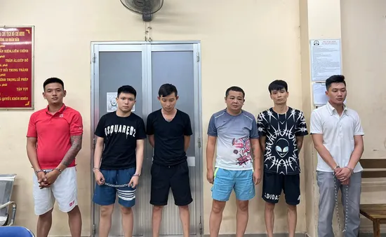 Bắt nhóm cho vay lãi nặng với thủ đoạn quay clip con nợ