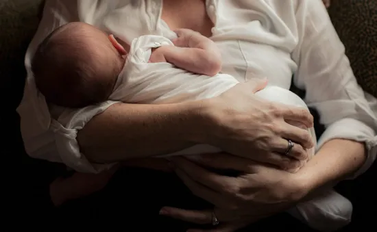 Tỷ lệ nuôi con bằng sữa mẹ ở Pháp thấp nhất thế giới