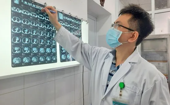 Đi khám định kỳ để ngăn ngừa ung thư tuyến giáp xâm lấn khí quản