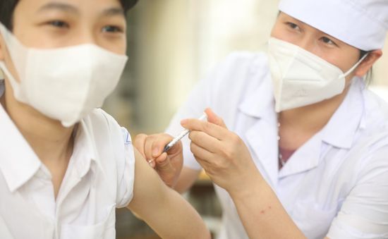 Hà Nội: Phấn đấu hoàn thành tiêm mũi 1, mũi 2 vaccine phòng COVID-19 cho trẻ từ 5 đến dưới 12 tuổi trước năm học mới