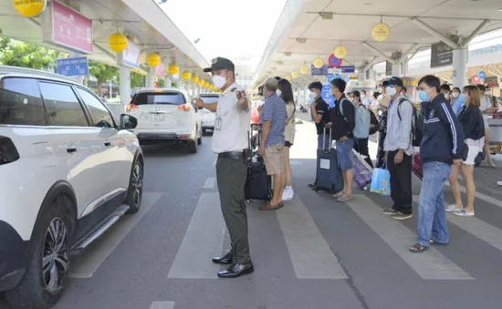 Mối lo ngại ùn tắc tại sân bay Tân Sơn Nhất dịp Tết Nguyên đán 2023