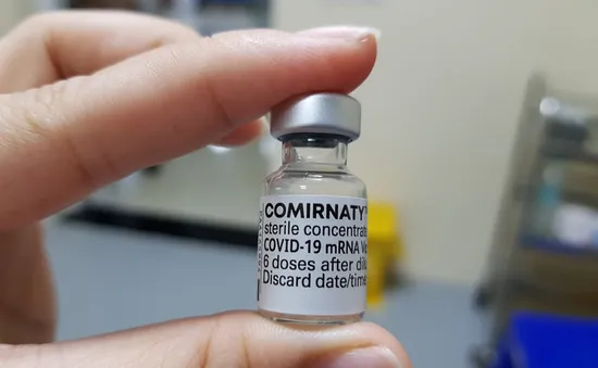 Thêm 1,2 triệu liều vaccine COVID-19 Pfizer về đến Việt Nam