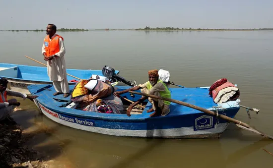 Pakistan “vẫn đang gặp nguy hiểm” và có thể cần tới 6 tháng để nước lũ rút hết