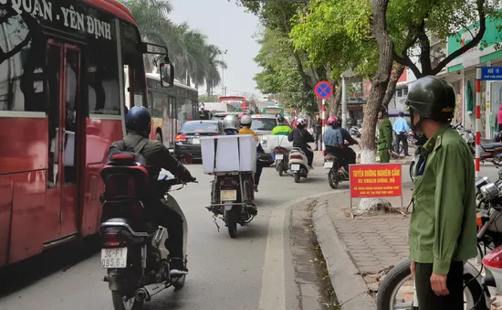 Hà Tĩnh: Bùng phát nhiều bến cóc dọc quốc lộ